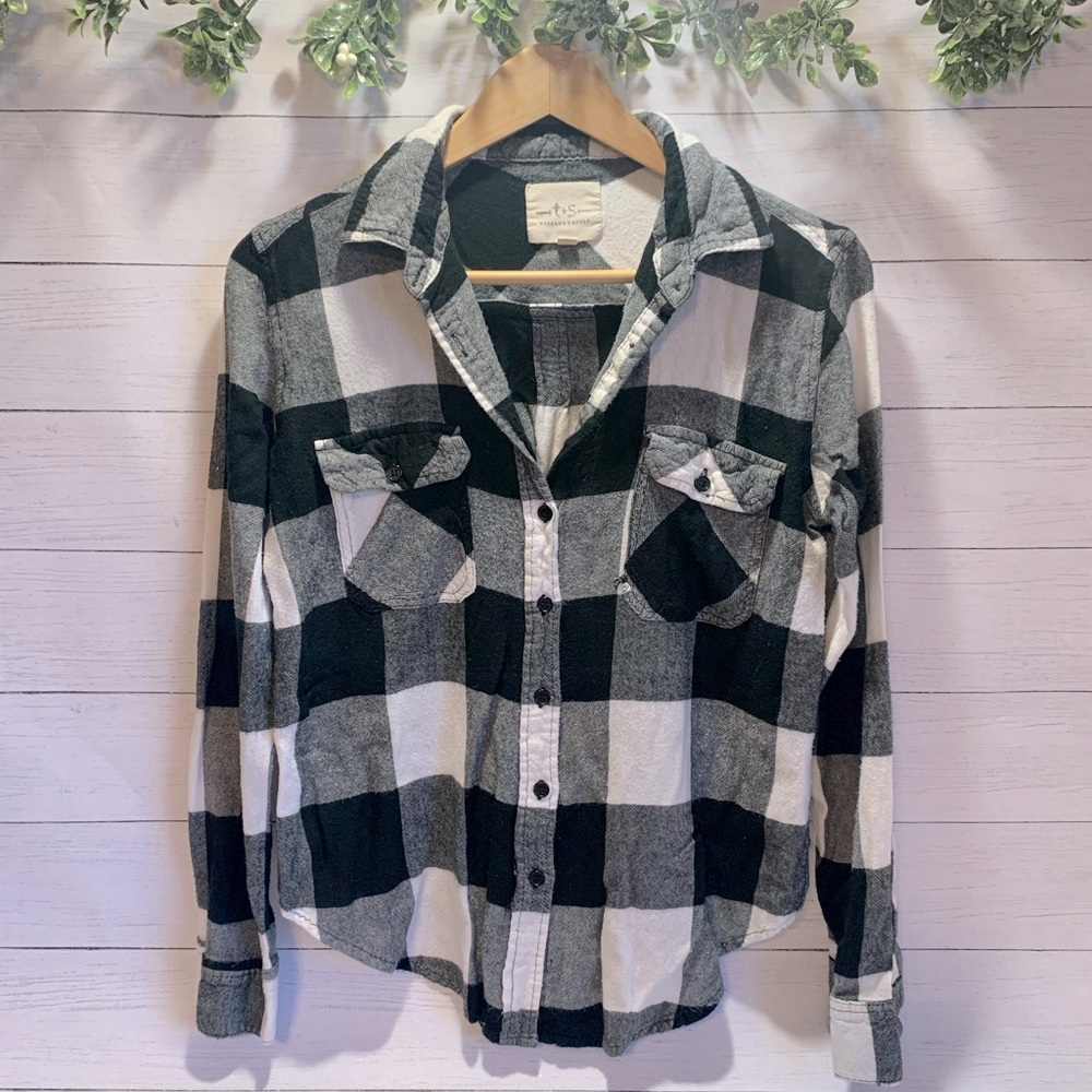 Black and White Plaid Long sleeve button up shirt